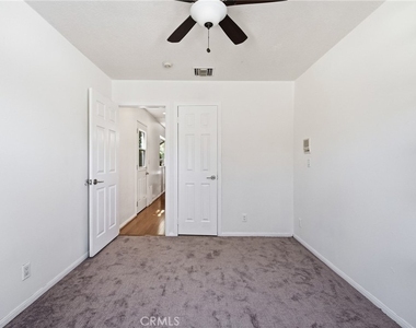 19251 Oxnard Street - Photo Thumbnail 25