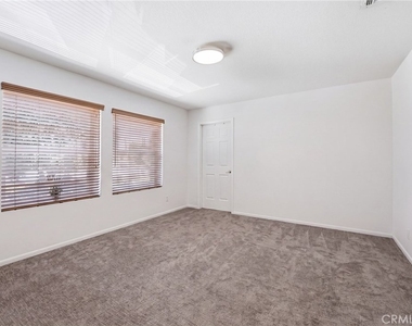 19251 Oxnard Street - Photo Thumbnail 34