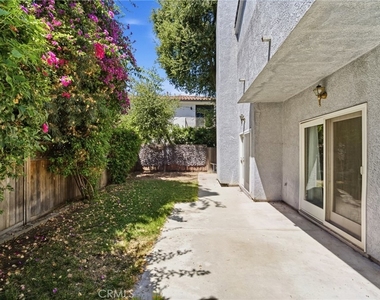 19251 Oxnard Street - Photo Thumbnail 36