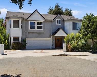 19251 Oxnard Street - Photo Thumbnail 37