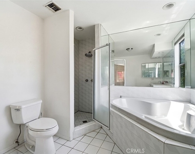 19251 Oxnard Street - Photo Thumbnail 22