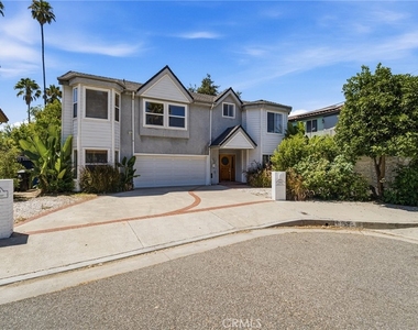 19251 Oxnard Street - Photo Thumbnail 39