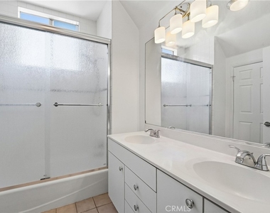 19251 Oxnard Street - Photo Thumbnail 32