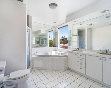 19251 Oxnard Street - Photo Thumbnail 23