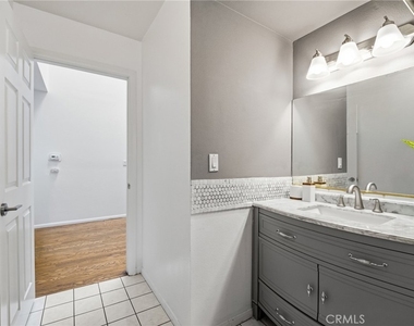 19251 Oxnard Street - Photo Thumbnail 16