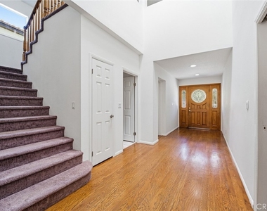 19251 Oxnard Street - Photo Thumbnail 17