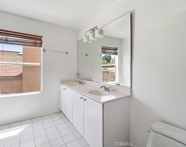 19251 Oxnard Street - Photo Thumbnail 31