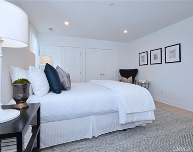 4641 Cahuenga Boulevard - Photo Thumbnail 25