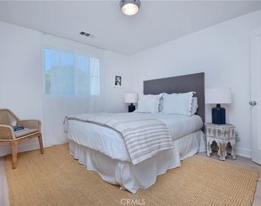 4641 Cahuenga Boulevard - Photo Thumbnail 33