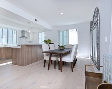 4641 Cahuenga Boulevard - Photo Thumbnail 15