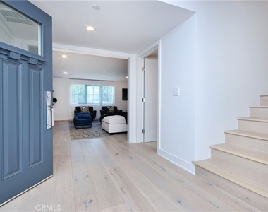 4641 Cahuenga Boulevard - Photo Thumbnail 3
