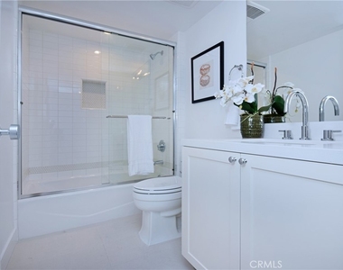 4641 Cahuenga Boulevard - Photo Thumbnail 8