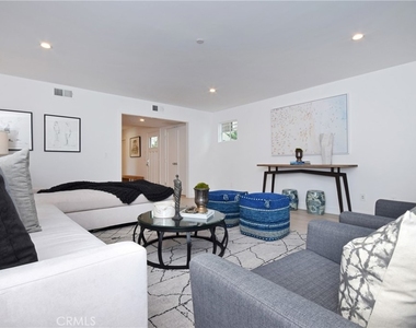 4641 Cahuenga Boulevard - Photo Thumbnail 5