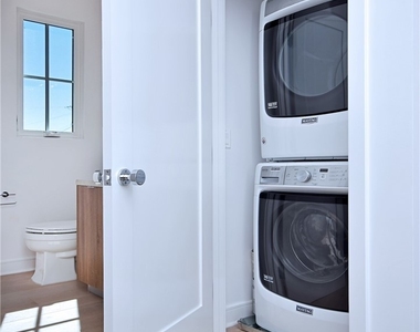 4641 Cahuenga Boulevard - Photo Thumbnail 13