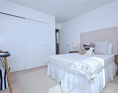 4641 Cahuenga Boulevard - Photo Thumbnail 29