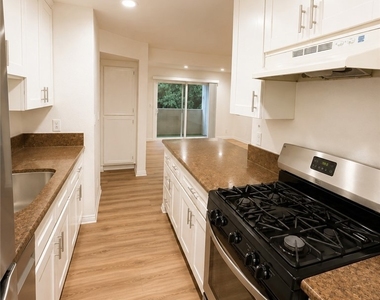 10636 Woodley - Photo Thumbnail 16