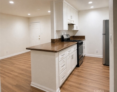 10636 Woodley - Photo Thumbnail 13