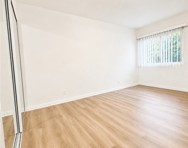 10636 Woodley - Photo Thumbnail 5