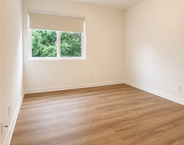 10636 Woodley - Photo Thumbnail 14