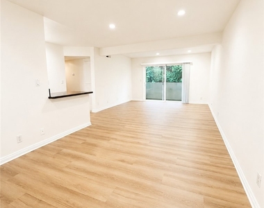 10636 Woodley - Photo Thumbnail 9