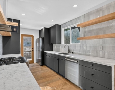 5418 Sanchez Drive - Photo Thumbnail 9