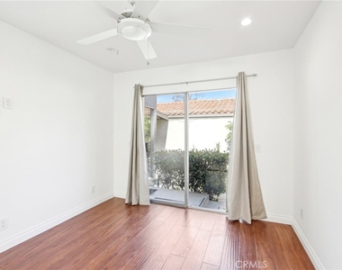 19535 Rinaldi Street - Photo Thumbnail 30