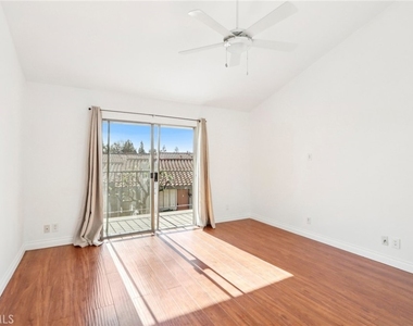 19535 Rinaldi Street - Photo Thumbnail 20