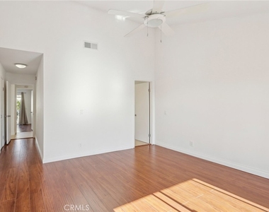 19535 Rinaldi Street - Photo Thumbnail 17