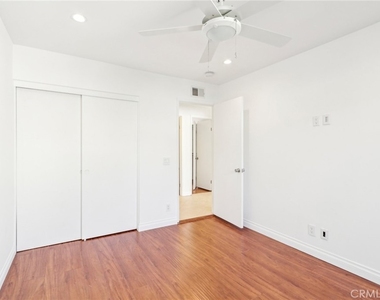 19535 Rinaldi Street - Photo Thumbnail 25