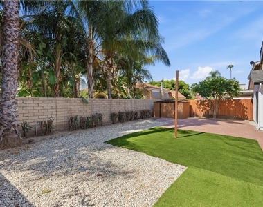 16020 Kittridge Street - Photo Thumbnail 24