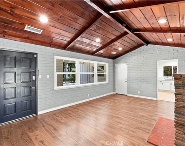 16020 Kittridge Street - Photo Thumbnail 5