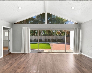 16020 Kittridge Street - Photo Thumbnail 13
