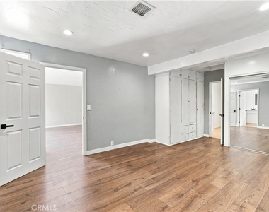 16020 Kittridge Street - Photo Thumbnail 9