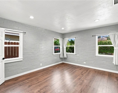 16020 Kittridge Street - Photo Thumbnail 16