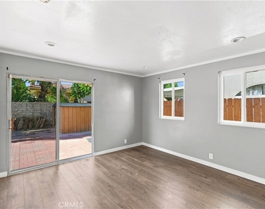 16020 Kittridge Street - Photo Thumbnail 18