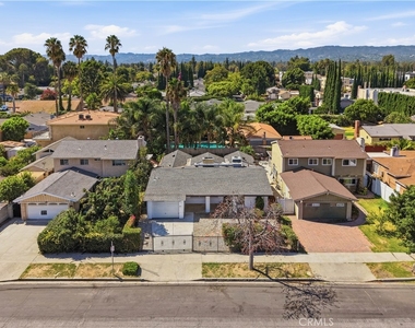 16020 Kittridge Street - Photo Thumbnail 28