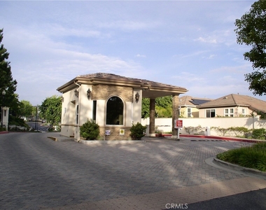 11424 Oakford Lane - Photo Thumbnail 2