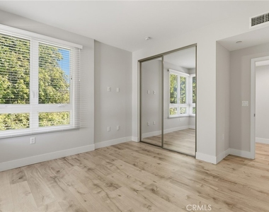 5820 La Mirada Avenue - Photo Thumbnail 23