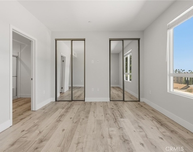 5820 La Mirada Avenue - Photo Thumbnail 17