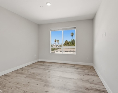 5820 La Mirada Avenue - Photo Thumbnail 19