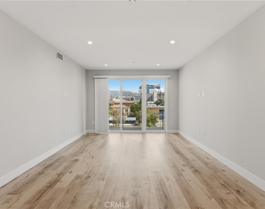 5820 La Mirada Avenue - Photo Thumbnail 4