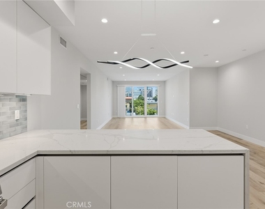 5820 La Mirada Avenue - Photo Thumbnail 10