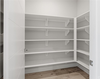 5820 La Mirada Avenue - Photo Thumbnail 12