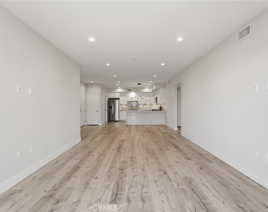 5820 La Mirada Avenue - Photo Thumbnail 6