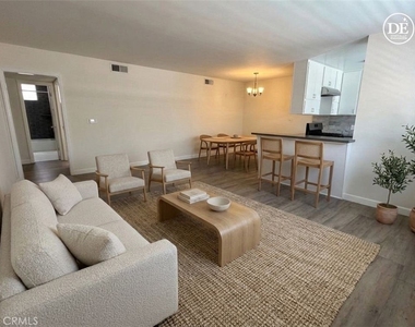 4358 Mammoth Avenue - Photo Thumbnail 2