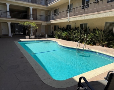 4358 Mammoth Avenue - Photo Thumbnail 18