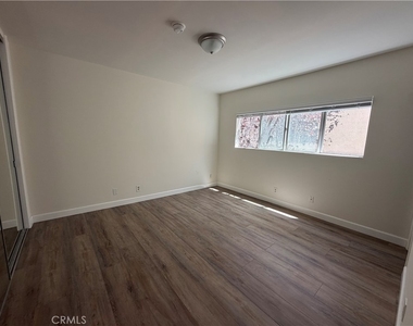 4358 Mammoth Avenue - Photo Thumbnail 14