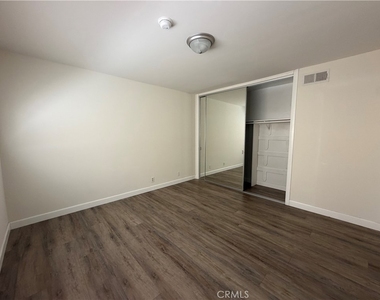 4358 Mammoth Avenue - Photo Thumbnail 10