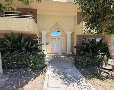 4358 Mammoth Avenue - Photo Thumbnail 20