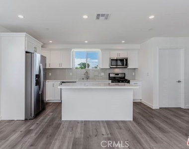 10916 Hesby Street - Photo Thumbnail 8